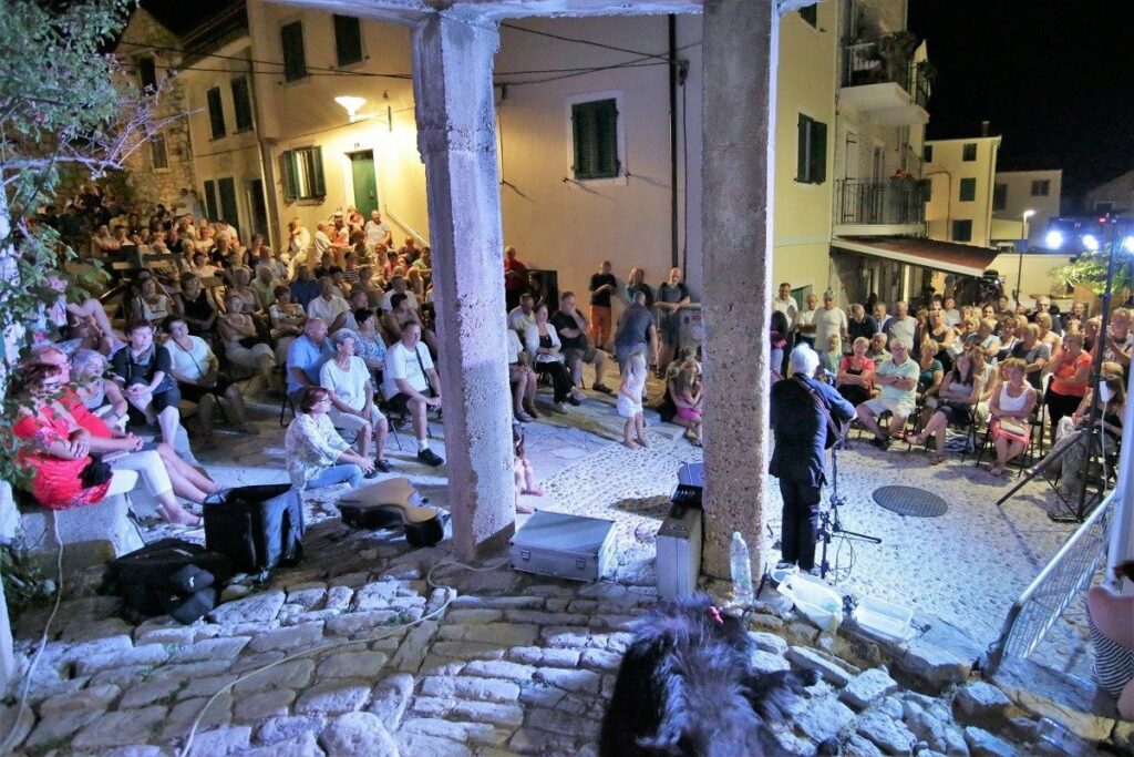Ibrica Jusić sinoć razgalio Betinu, ali i ona njega - vratit će se na Regatu za dušu i tilo i zaploviti na Cicibeli