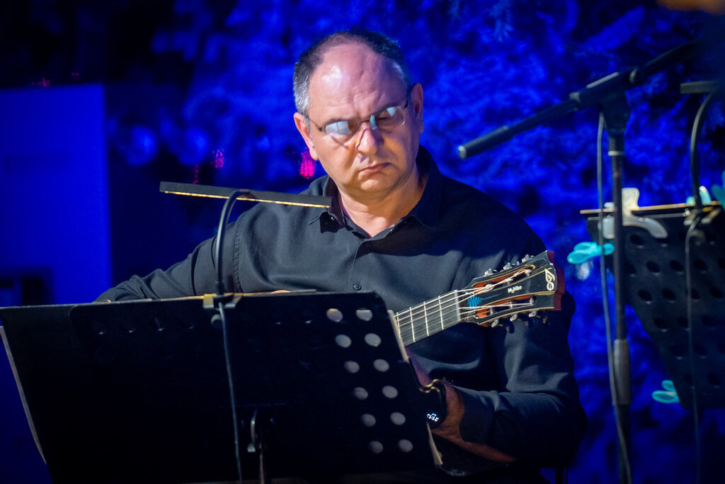 ANSAMBL SPECTRA SA GOSTIMA IZVEO SPEKTAKULARAN KONCERT FILMSKE MUZIKE