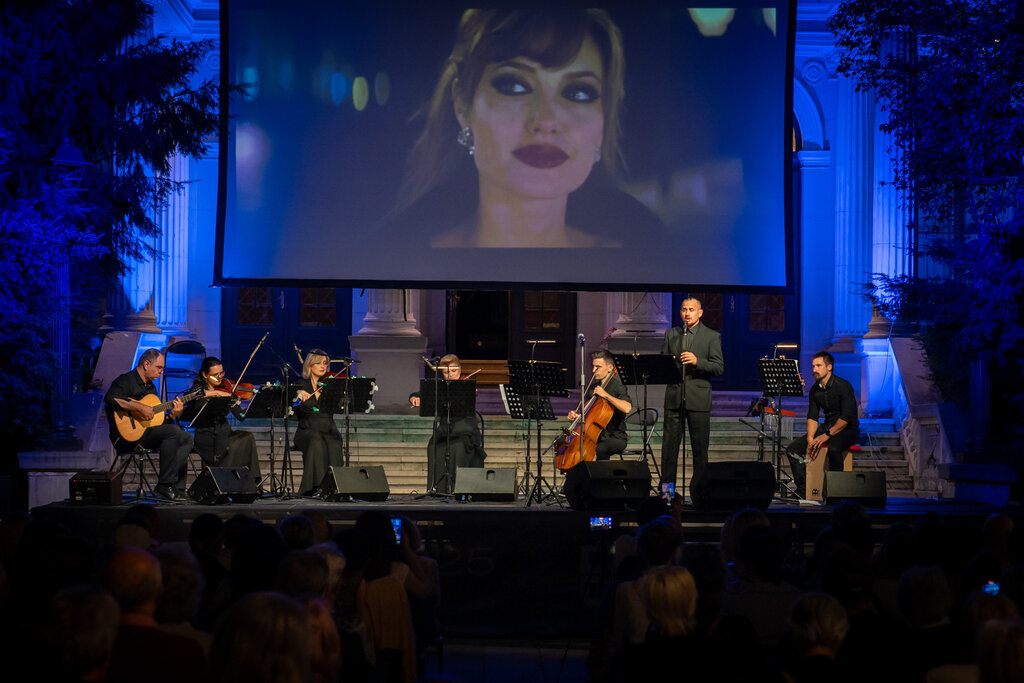 ANSAMBL SPECTRA SA GOSTIMA IZVEO SPEKTAKULARAN KONCERT FILMSKE MUZIKE