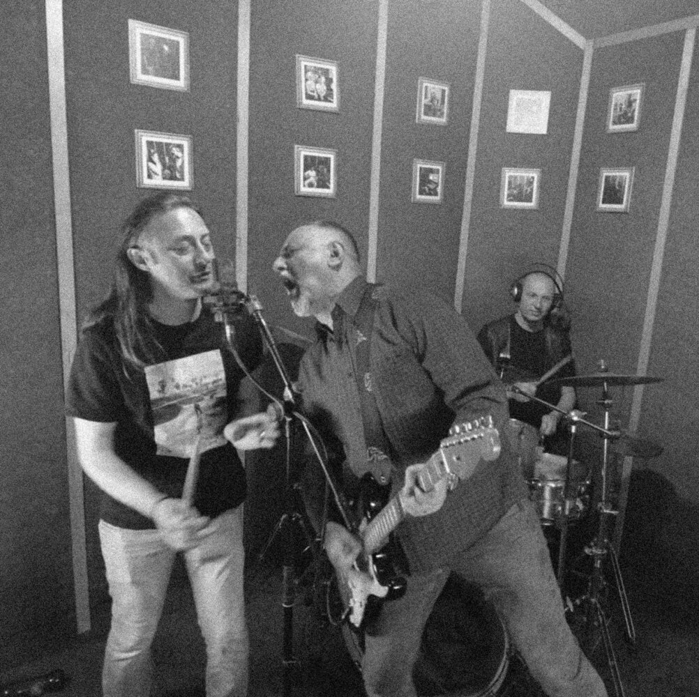 ROCK BAND DOMAVIA PREDSTAVIO SINGLE "KAO DA SI TU"